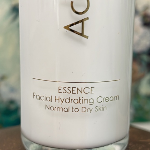 Adore Essence Facial Hydrating Cream - Normal to Dry Skin NWOT 50mL - Picture 2 of 5